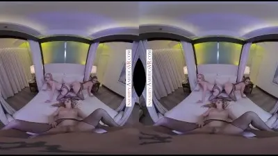 VR - Молодые проститутки сосут мужику хер и прыгают на нём своими письками